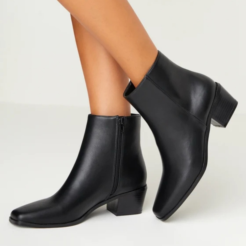 Lulus Rayaa Black Low Ankle Booties